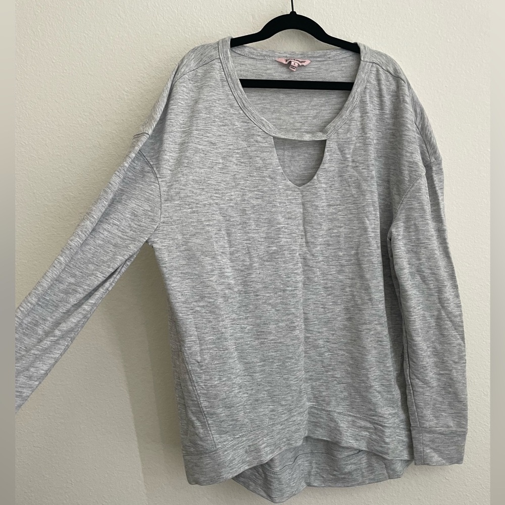 juicy couture gray long sleeve sweater tee with keyhole cutout